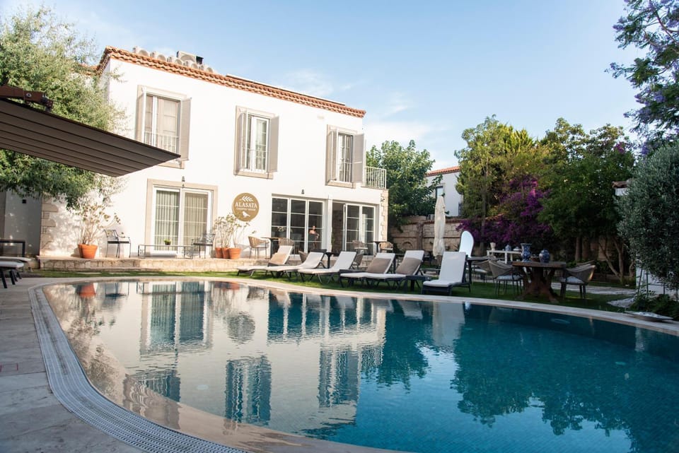 Restaurant/places to eat, Swimming pool, Breakfast