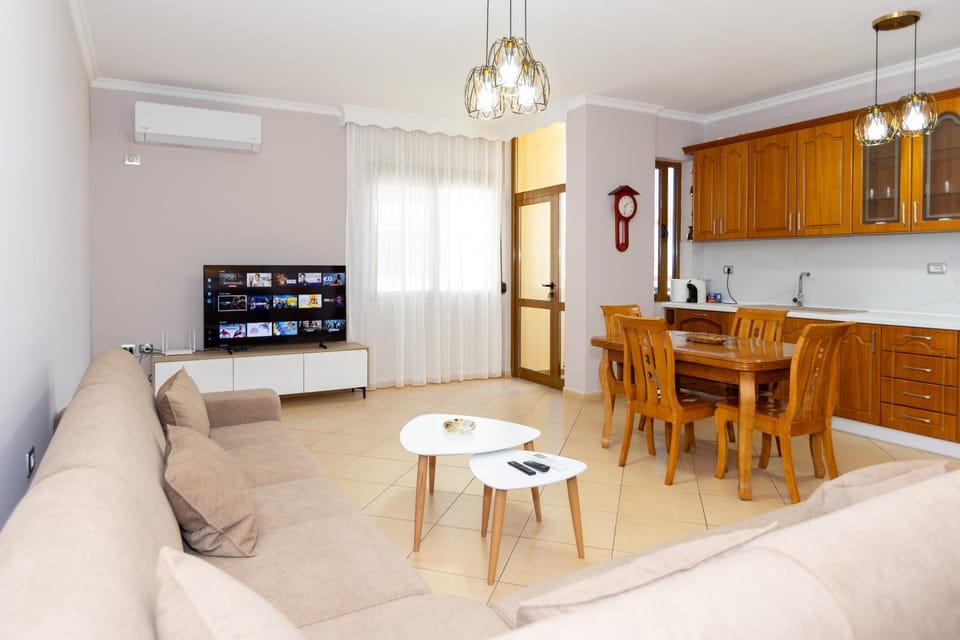 TV and multimedia, Kitchen or kitchenette, Living room, Seating area, Dining area, air conditioner