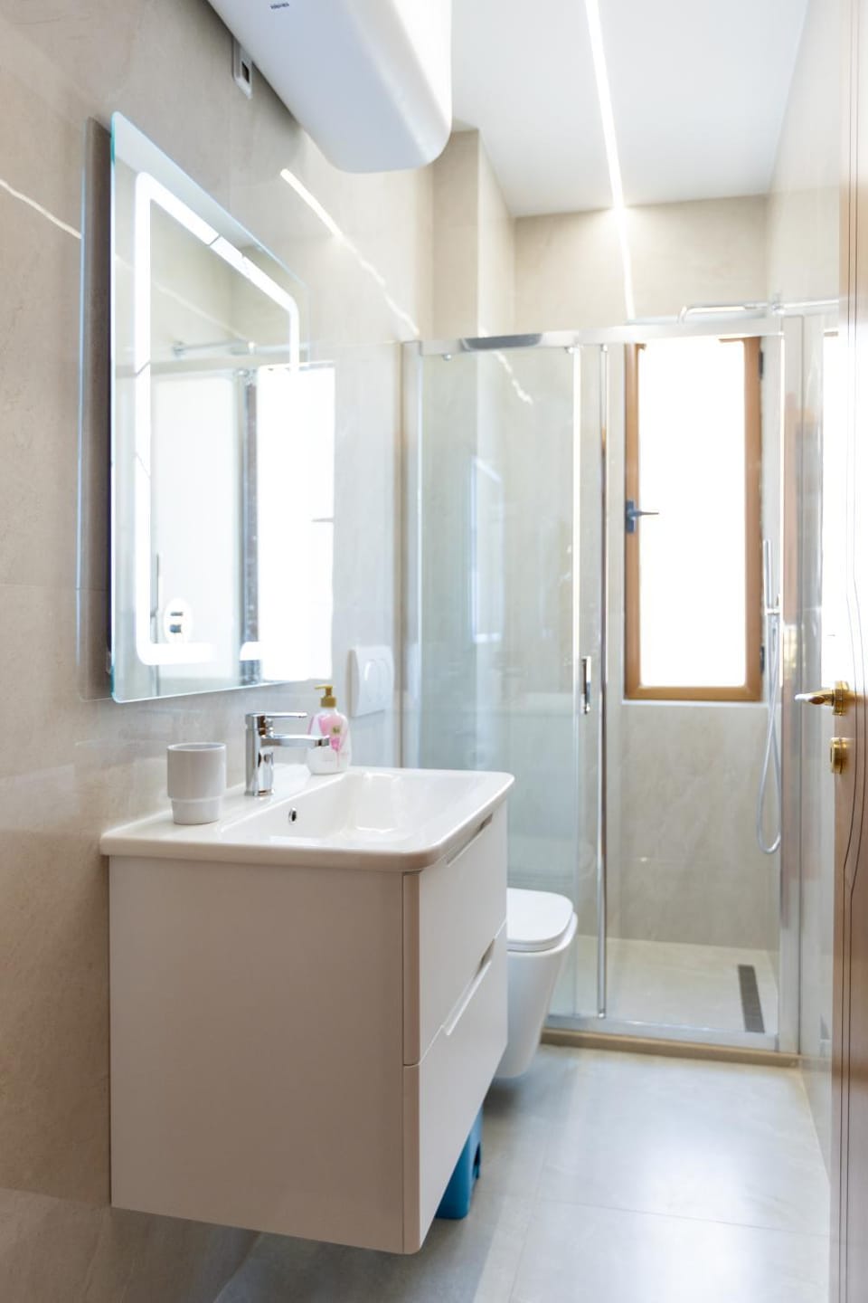Shower, Toilet, Bathroom, towels
