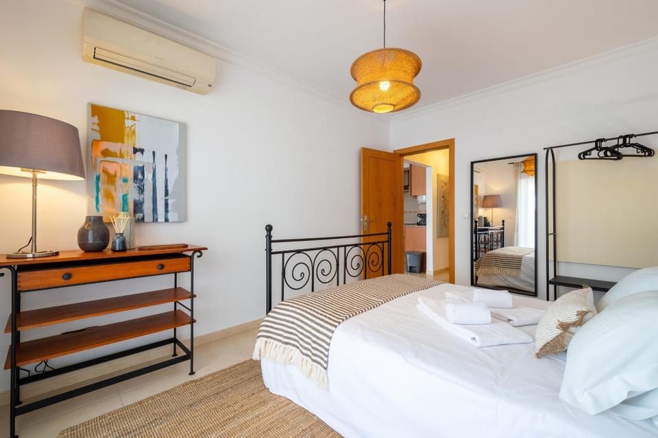 Bed, Photo of the whole room, Bedroom, wardrobe, air conditioner