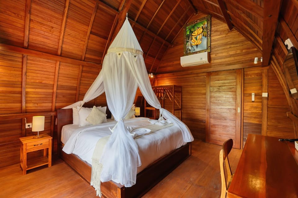 Bed, Photo of the whole room, Bedroom, towels, air conditioner