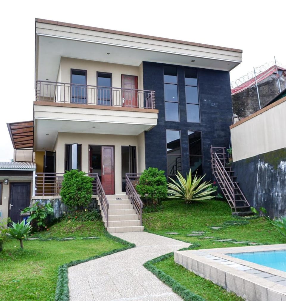Villa D'Mona Villa in Cisarua