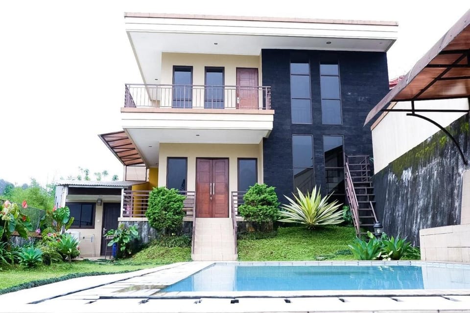 Villa D'Mona Villa in Cisarua