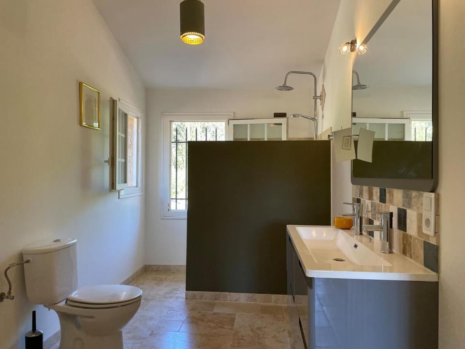 Shower, Toilet