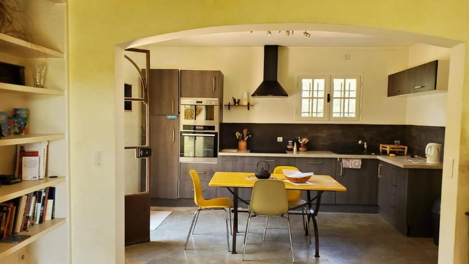 Dining area, dishwasher, oven, stove