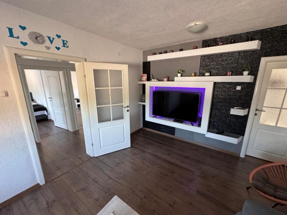 Communal lounge/ TV room, TV and multimedia