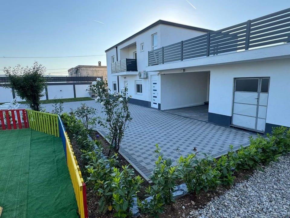 Property building, Garden