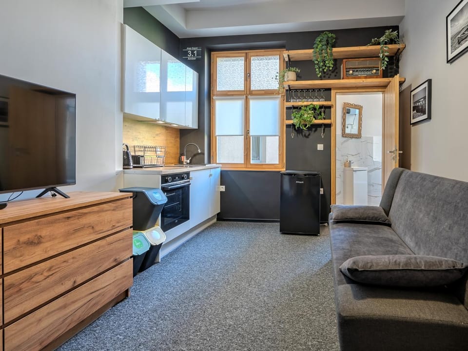 Kitchen or kitchenette, Living room