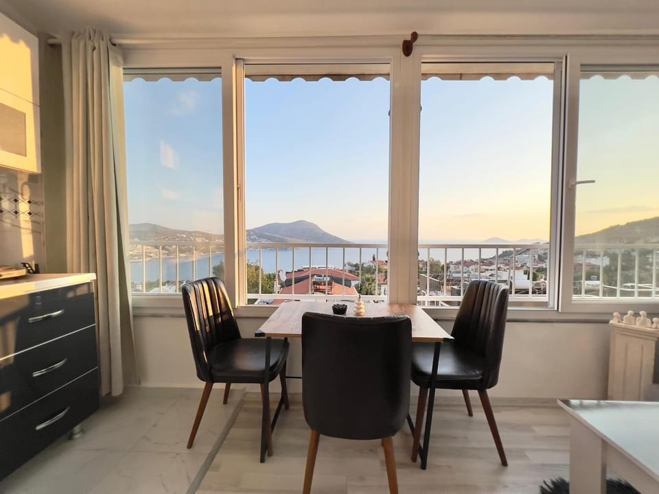 Natural landscape, View (from property/room), Dining area, Mountain view, Sea view