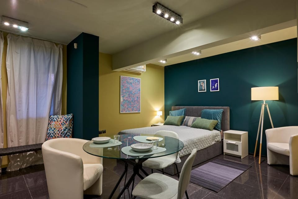Bed, Living room, Seating area, Dining area, Bedroom