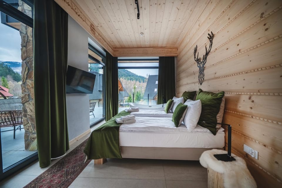 Photo of the whole room, Bedroom, Bath