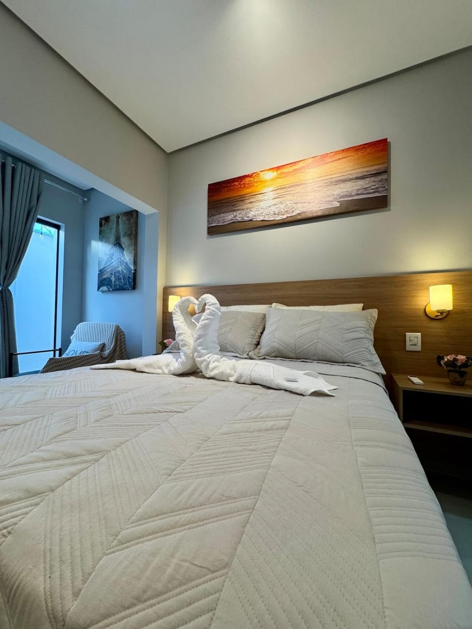 Bed, Photo of the whole room, Bedroom, towels