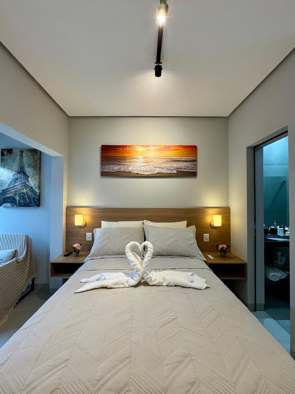 Bed, Photo of the whole room, Bedroom, towels