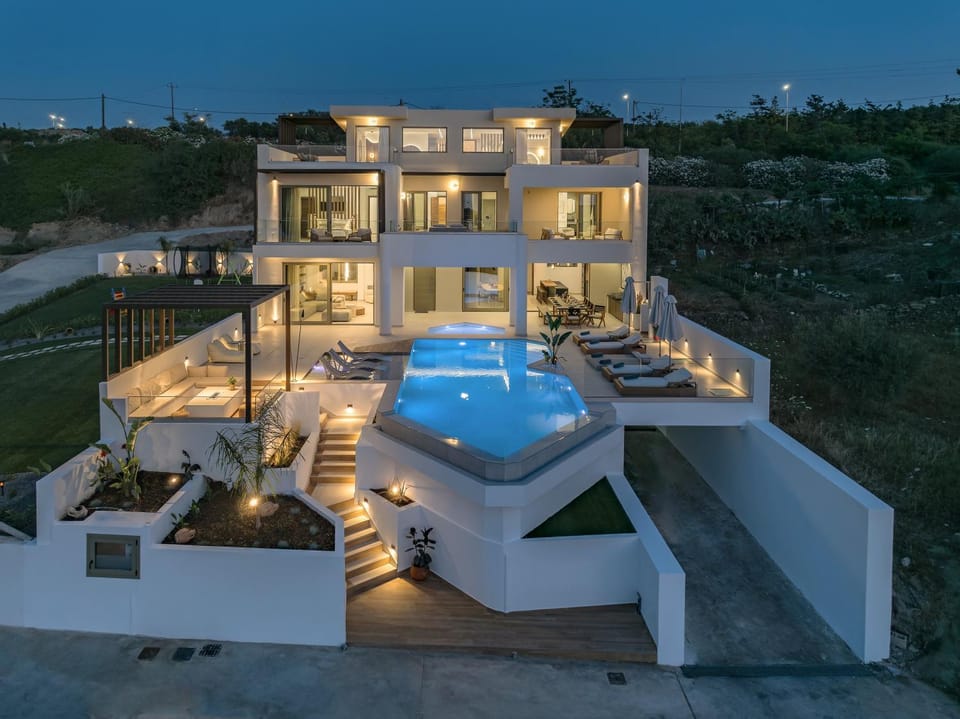 Property building, Patio, Night, Natural landscape, View (from property/room), Balcony/Terrace, Pool view, Swimming pool, sunbed