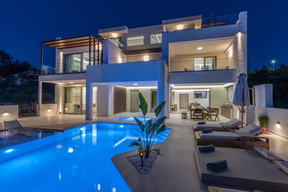 Property building, Patio, Night, View (from property/room), Balcony/Terrace, Living room, Seating area, Pool view, Swimming pool, sunbed