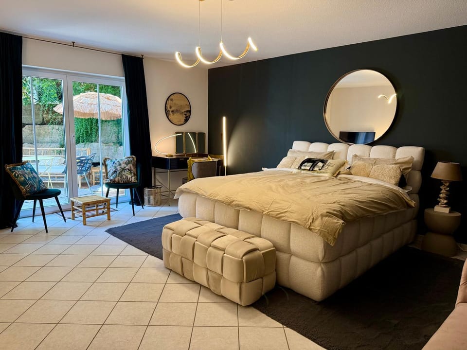 Bed, Living room, Photo of the whole room, Bedroom