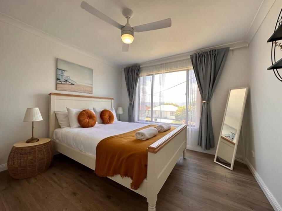 Sunny Shores Retreat Spacious & Relaxing Escape House in Wollongong