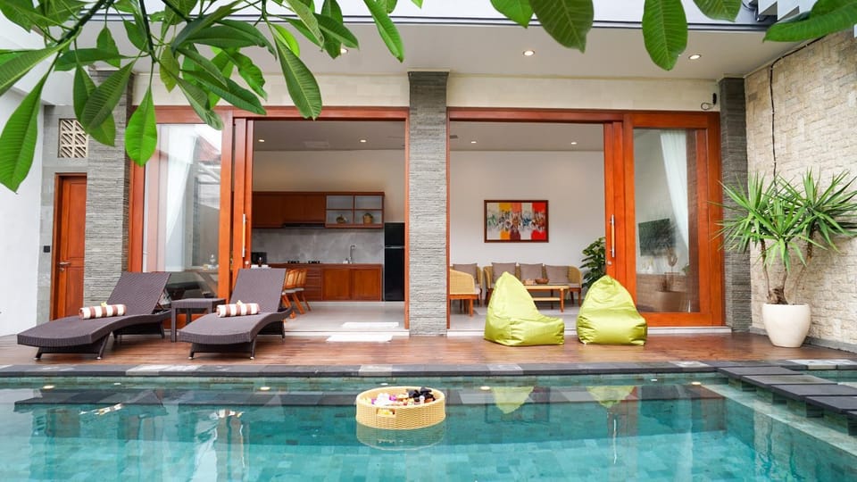 Living room, Swimming pool, sunbed