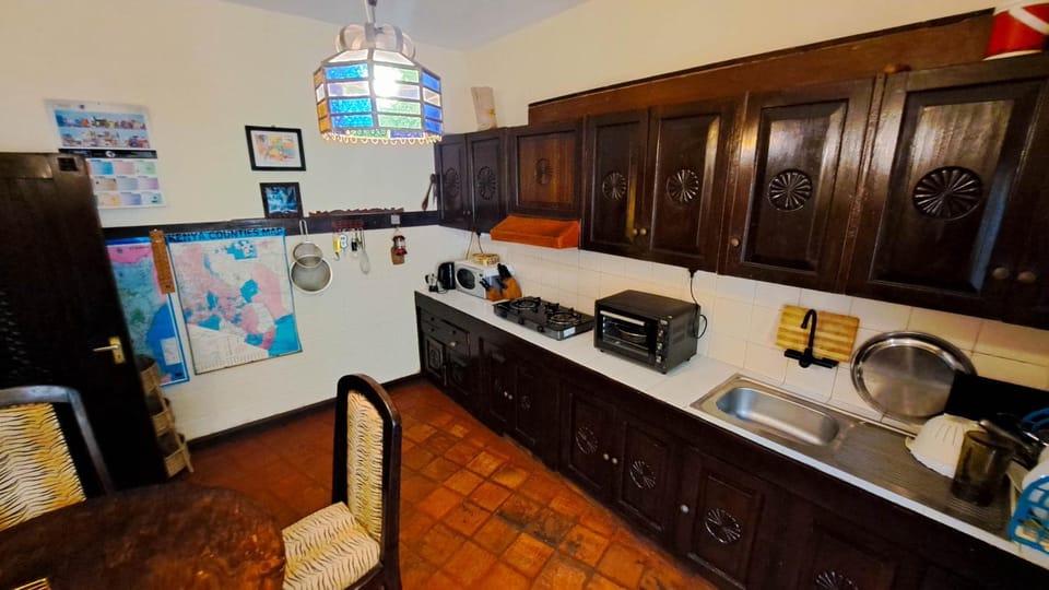 Coffee/tea facilities, Kitchen or kitchenette, stove, toaster