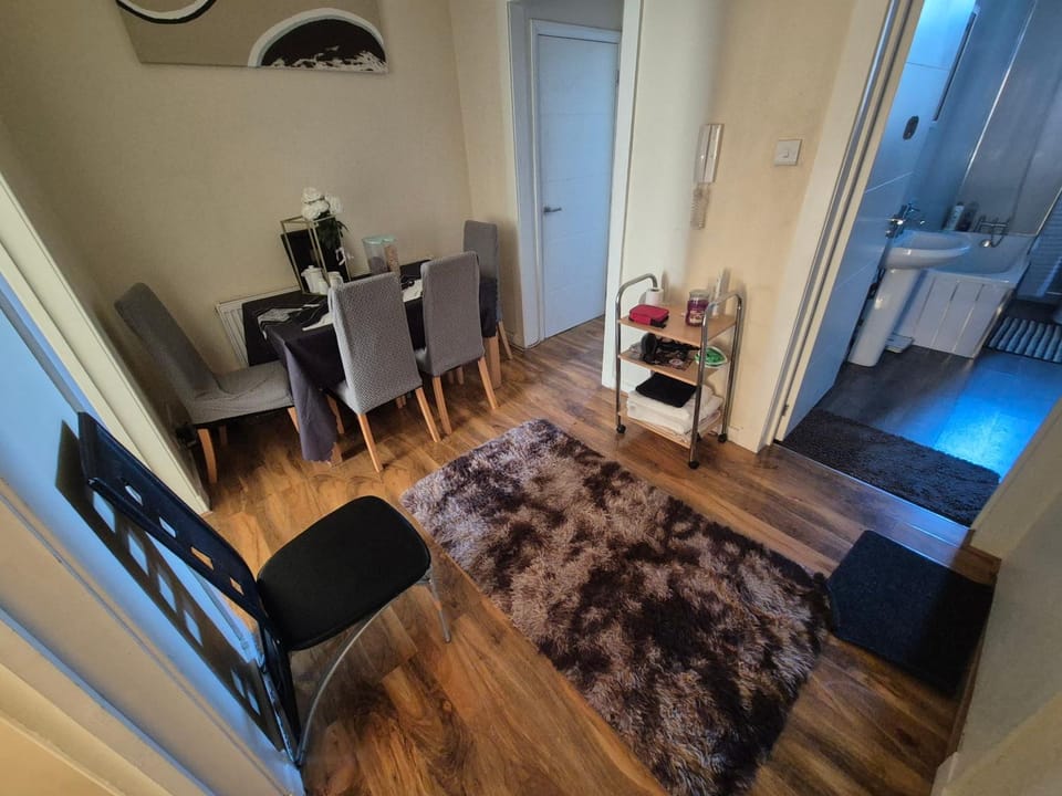 Photo of the whole room, Dining area