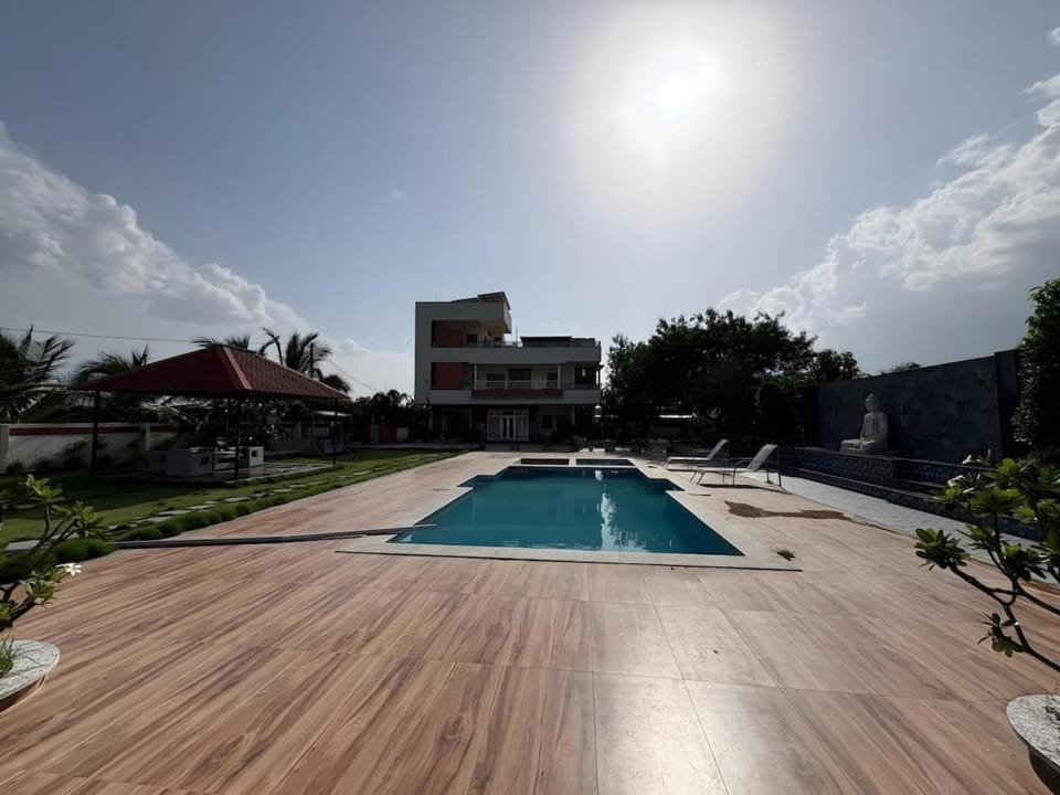 Property building, Swimming pool