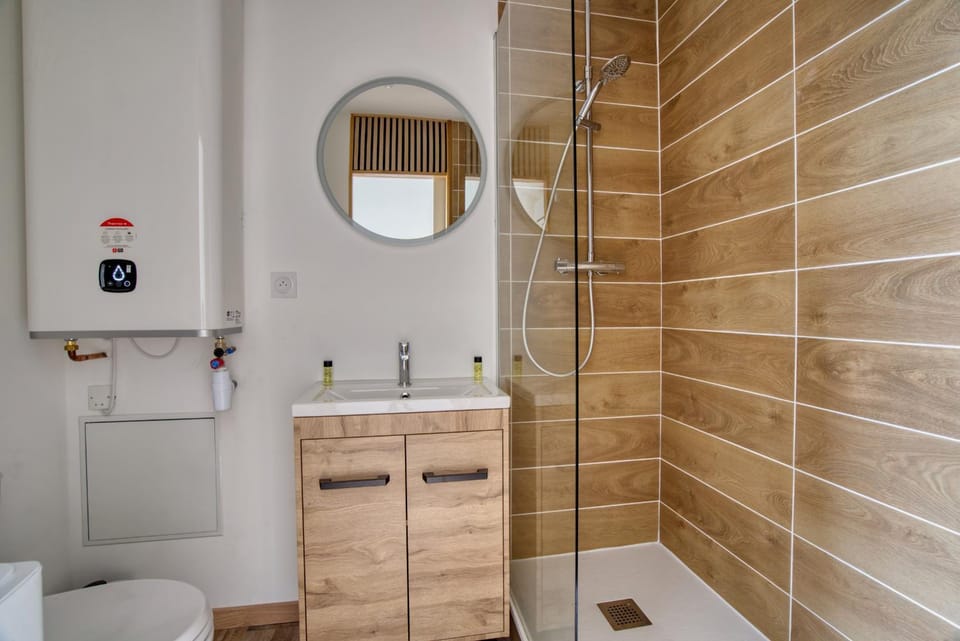 Shower, Toilet, Bathroom