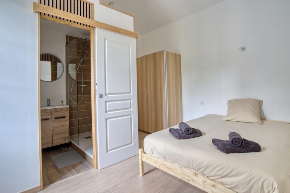 Bed, Bathroom, Photo of the whole room, Bedroom, towels, wardrobe