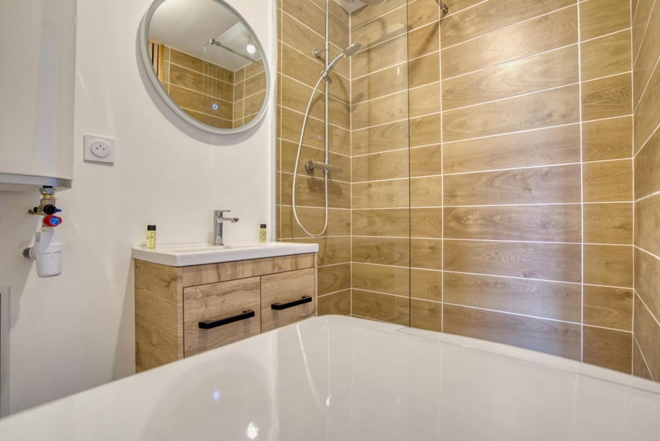 Shower, Bathroom, washing machine