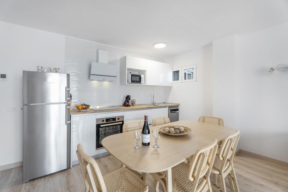 Property building, Kitchen or kitchenette, Living room