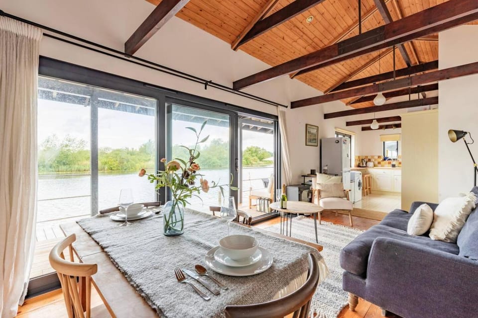 Innisfree House by Leap Escapes House in Brundall