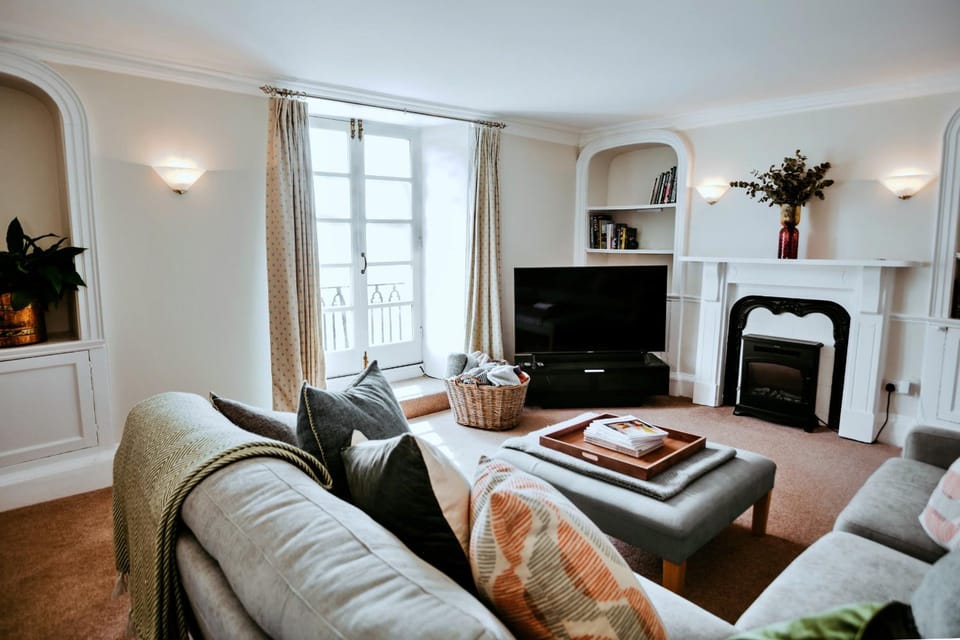 Communal lounge/ TV room, Living room