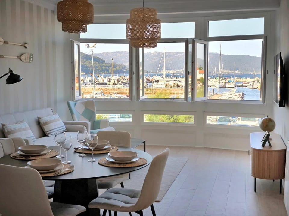 Natural landscape, Seating area, Dining area, Mountain view, Sea view