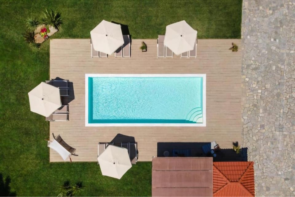 Day, Swimming pool, sunbed