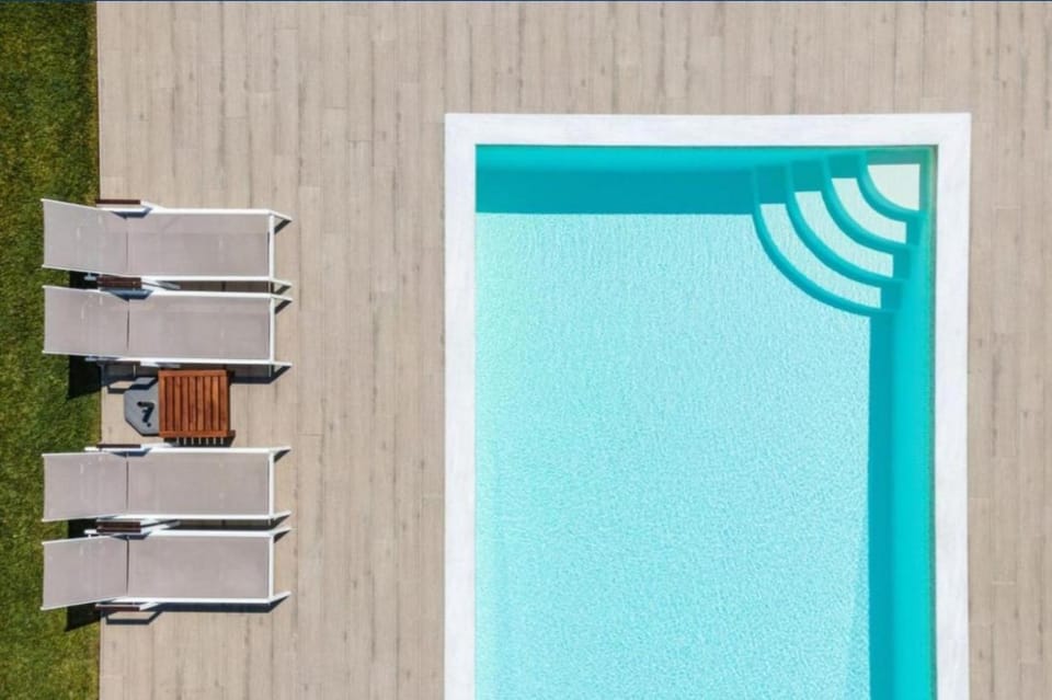 Day, Swimming pool, sunbed