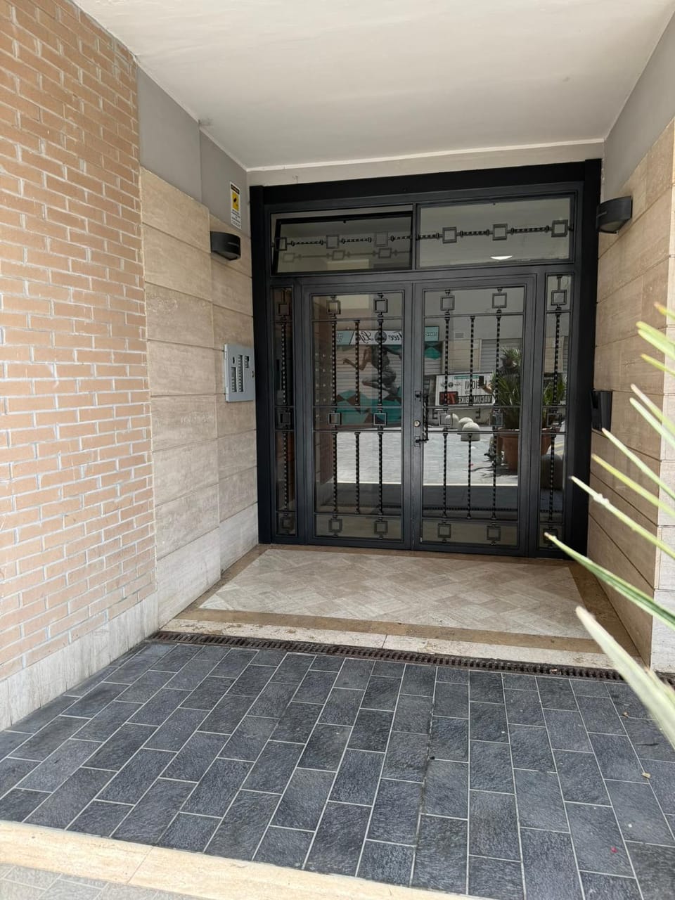 Facade/entrance