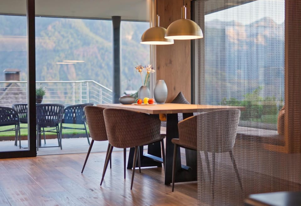 Dining area, Food, Garden view
