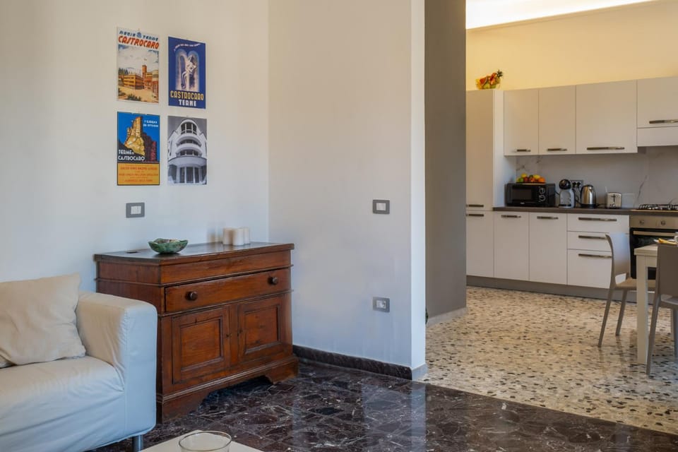 Kitchen or kitchenette, Living room