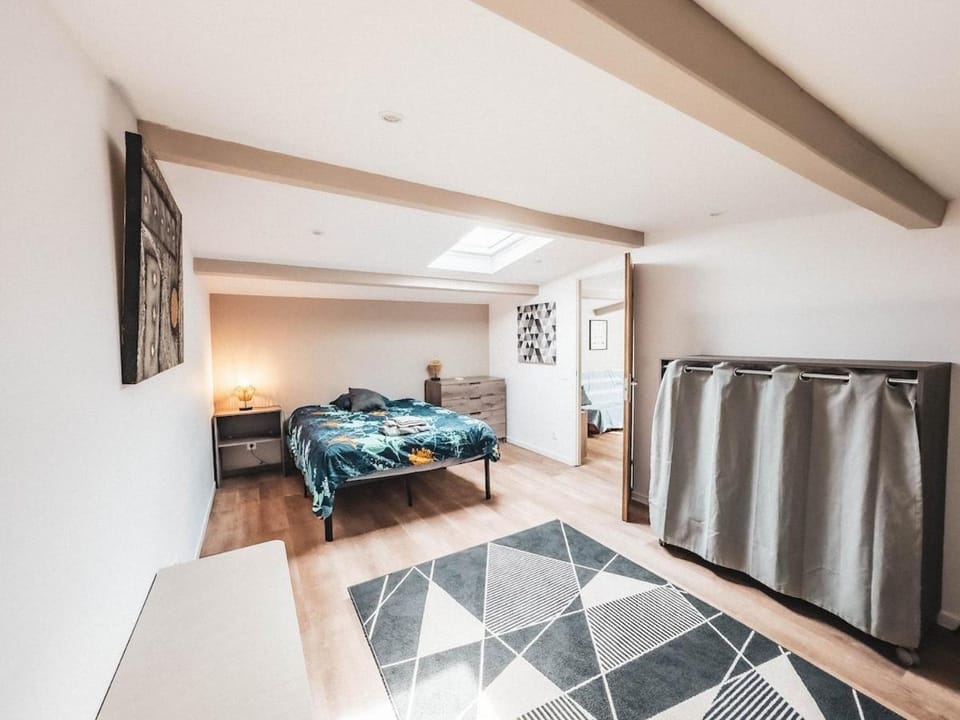 Bed, Photo of the whole room, Bedroom