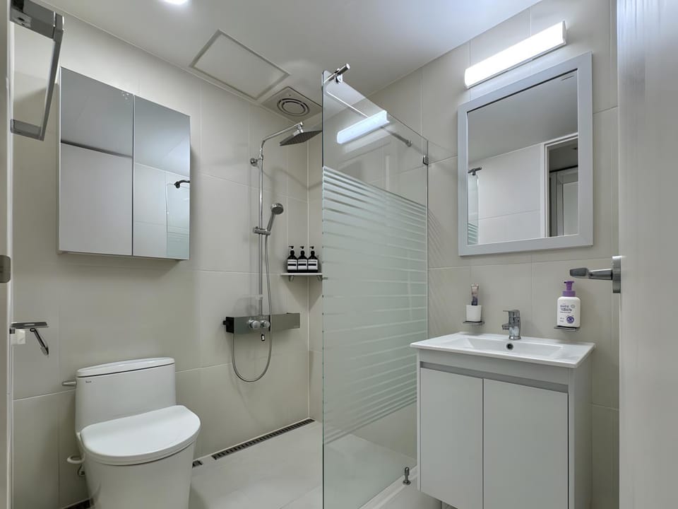 Shower, Toilet, Bathroom
