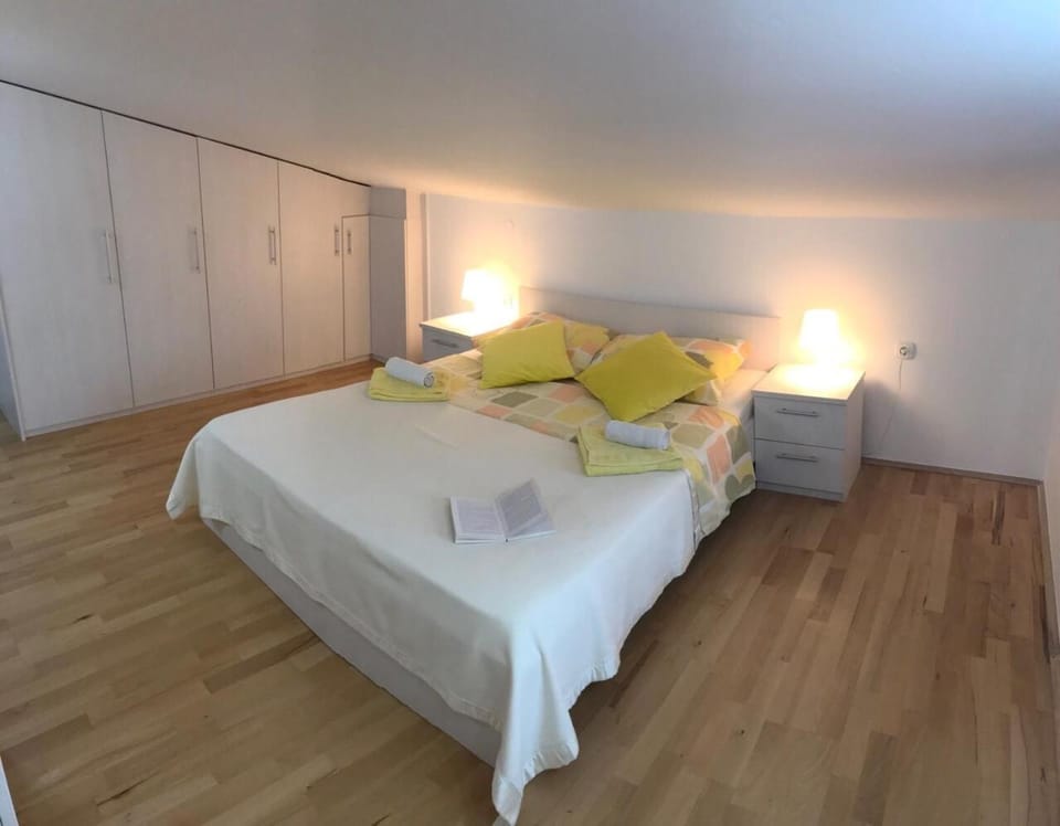 Apartmani Žužić Bed and Breakfast in Krk