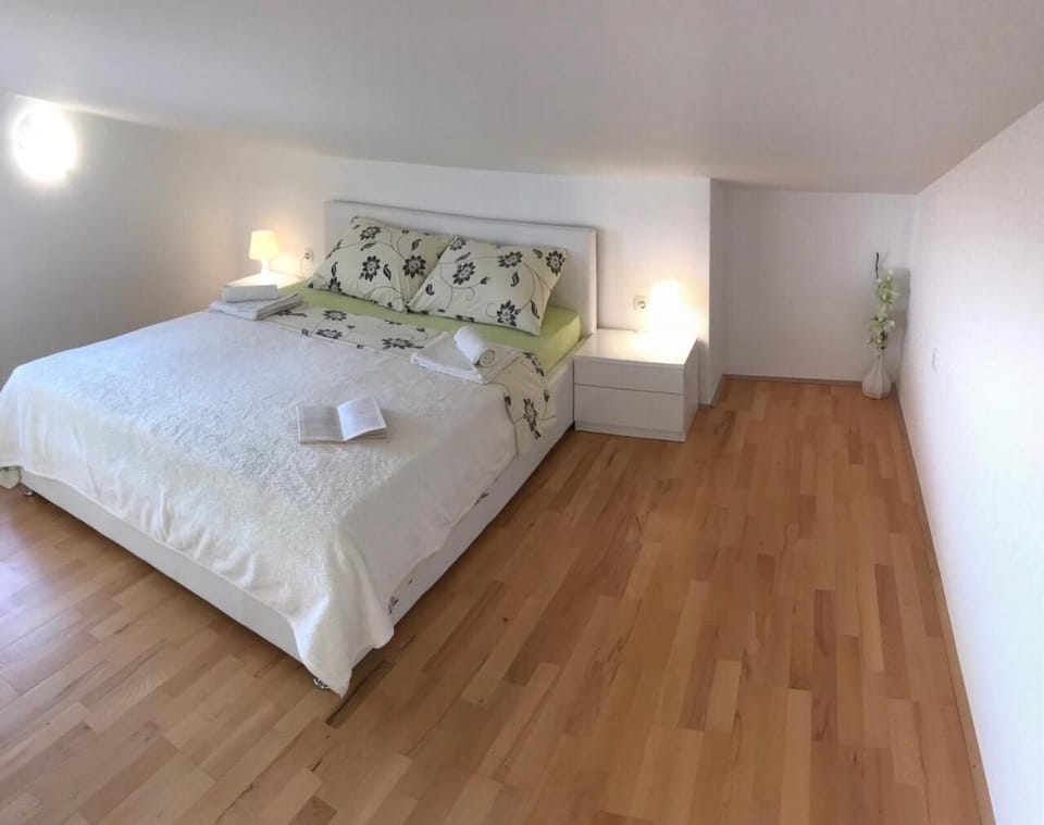 Apartmani Žužić Bed and Breakfast in Krk