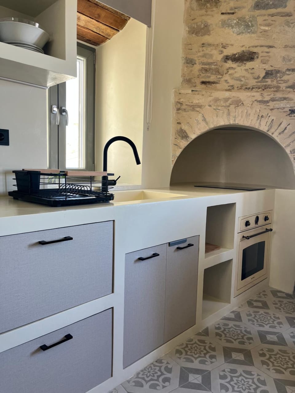 Kitchen or kitchenette, oven, stove