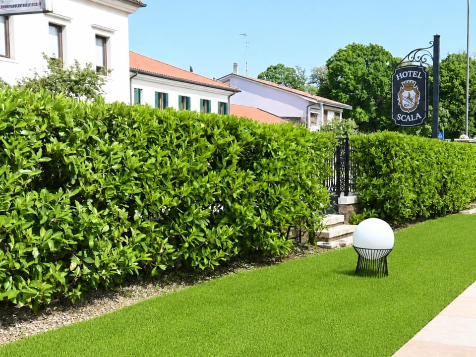 Day, Garden