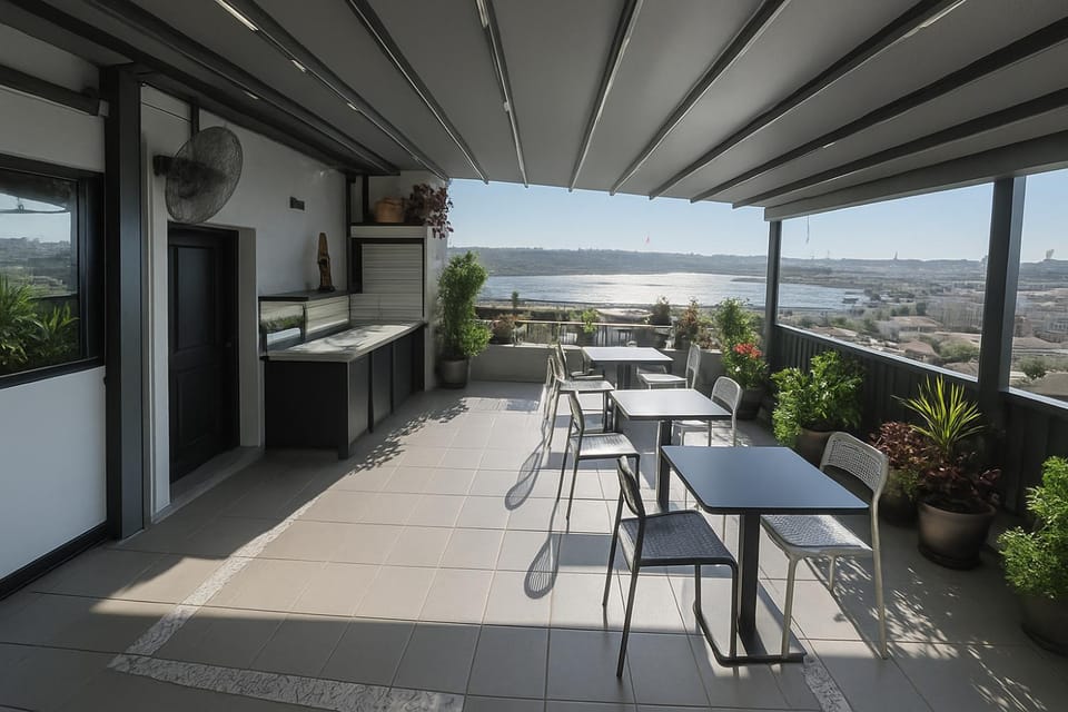 Patio, View (from property/room), Balcony/Terrace, Dining area, City view, Lake view, Sea view, Internal: Not applicable to any particular room