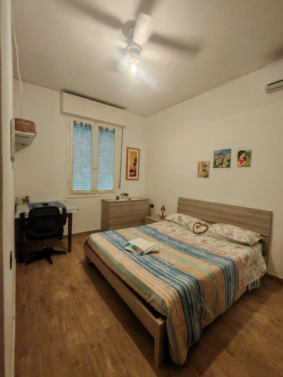 Bed, Photo of the whole room, Bedroom, air conditioner