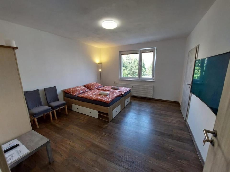 Photo of the whole room, Seating area, Bedroom