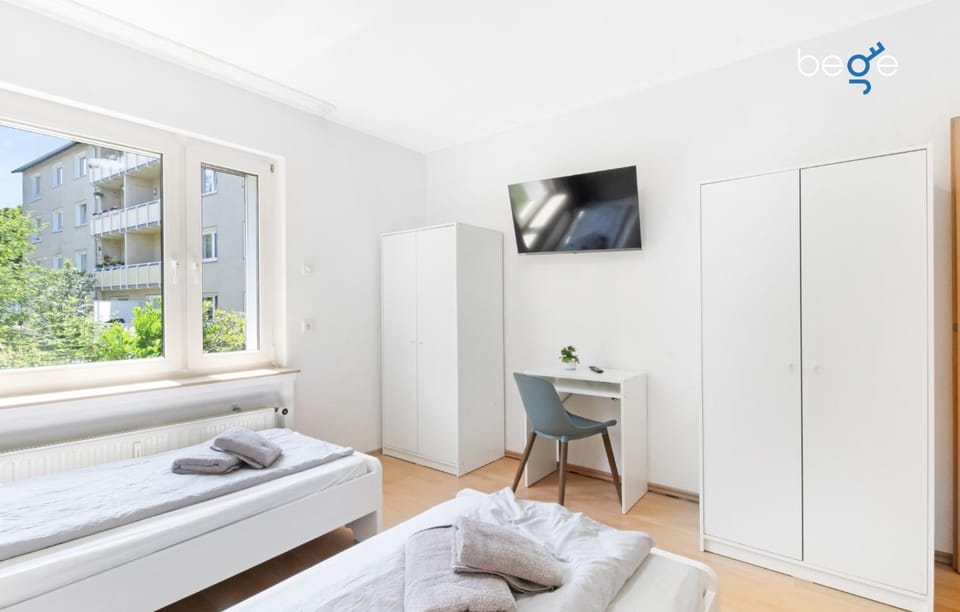 Bedroom, towels, wardrobe