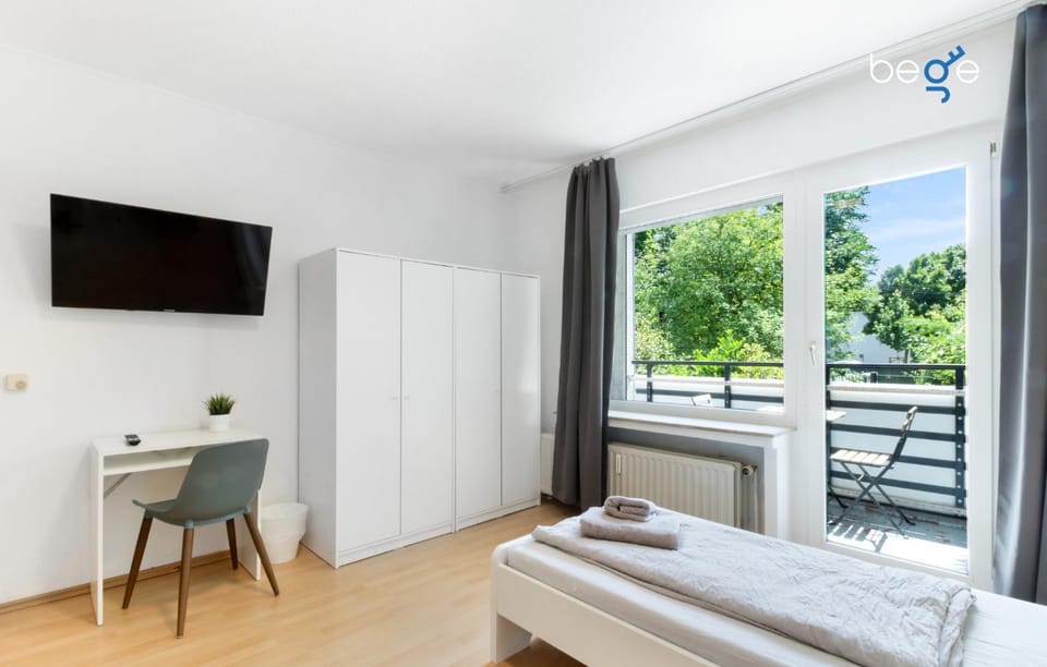 Bed, TV and multimedia, Photo of the whole room