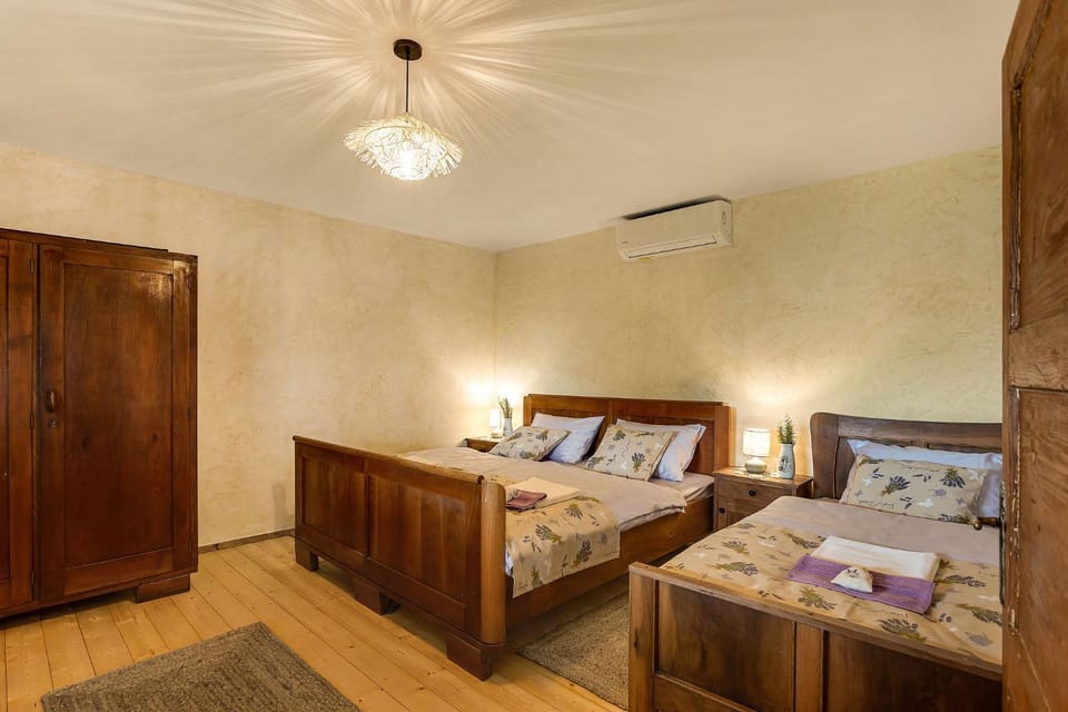 Bed, Bedroom, air conditioner