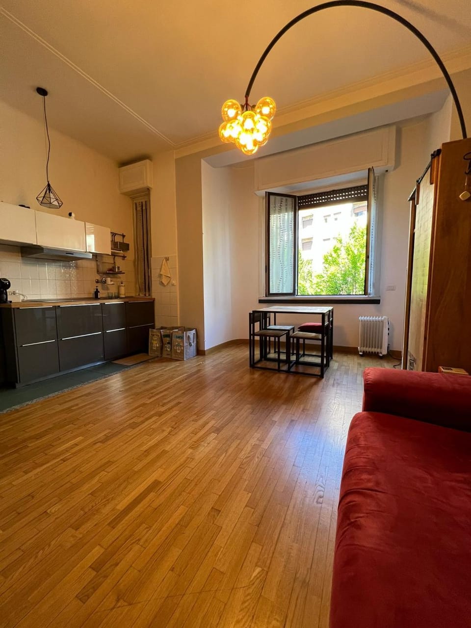 Kitchen or kitchenette, Living room, Seating area, Dining area